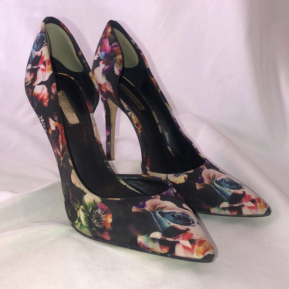 Women’s 3.5” Guess Heels - Picture 1 of 4